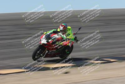 media/Oct-13-2025-Moto Forza (Mon) [[a66d839500]]/3-B Group/Session 2 (Bowl)/